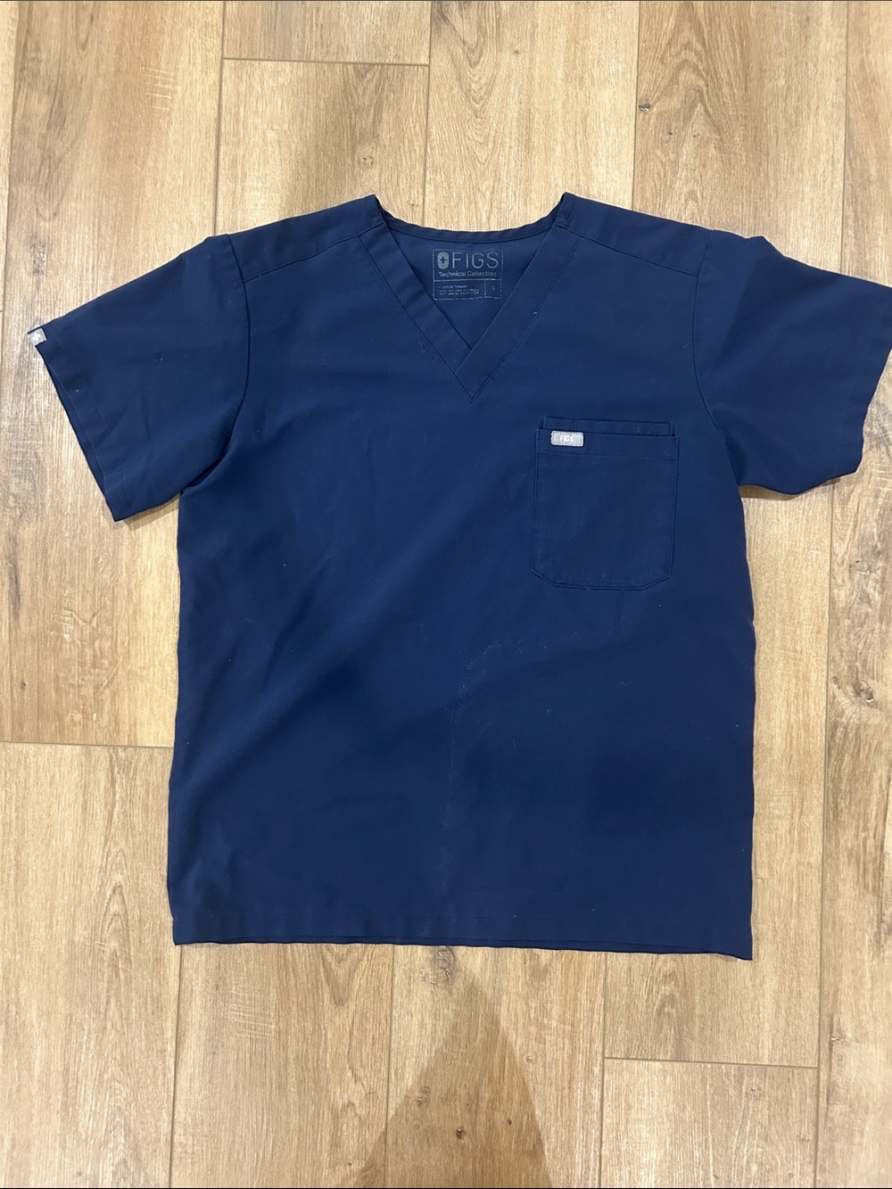 FIGS Set - Leon Scrub Top and Cairo Straight-Leg Scrub Pants - Picture 9 of 12